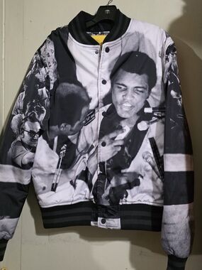 Monochrome Graphic Bomber Jacket featuring Iconic Print Used Size L MUHAMMAD ALI